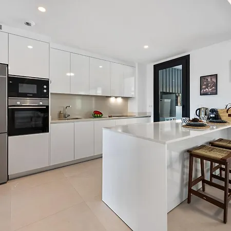 Luxury 3 Bdrm Boutique Hideaway W Magical Views *
